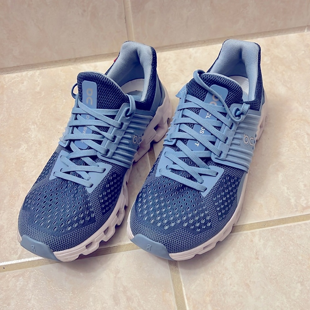 ON CLOUD cloudswift running sneakers blue white 6.5. Worn twice only!!!